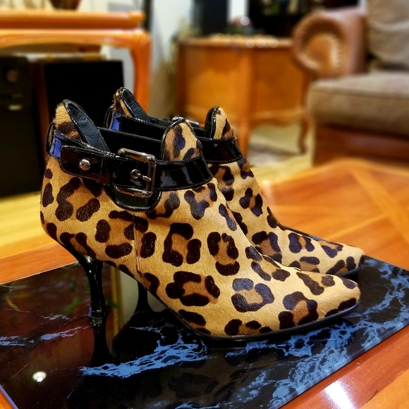 Stuart Weitzman Shoes - Stuart Weitzman Leopard Print strapped heels